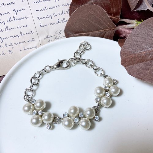 挪亞方舟古董飾品 Vintage Jewelry 【西洋古董飾品】稀有沙銀雕花卉珍珠感簍空 萊茵閃手鍊手環