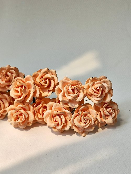 makemefrompaper Paper Flower, 25 pieces mulberry rose size 3.5 cm. curve petals, peach color