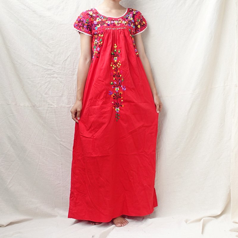 BajuTua /古著/ 墨西哥南方風情 正紅色手工刺繡蕾絲小禮服 - 洋裝/連身裙 - 棉．麻 紅色
