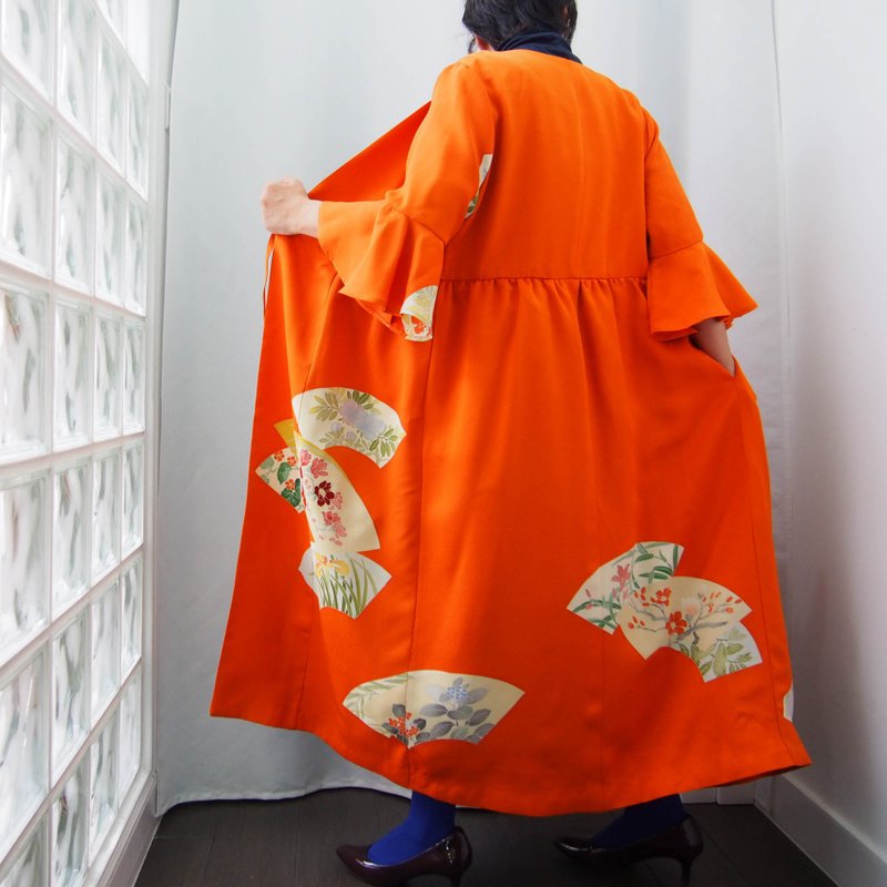 KIMONO Wrapped Dress'n Coat -着物を使った2Wayドレスコート 1点ものです 着物リメイク - 洋裝/連身裙 - 絲．絹 橘色