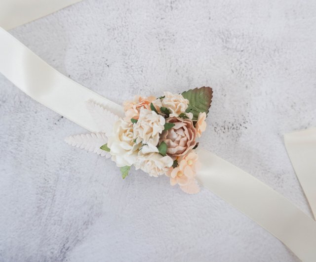 Wedding flower wrist corsage sunflower, yellow, floral bracelet - Shop  petalsdesignstudio Corsages - Pinkoi