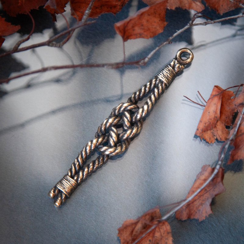 Knot pendant on leather cord. Sea node necklace. Metal rope imitation jewelry. - 項鍊 - 其他材質 橘色