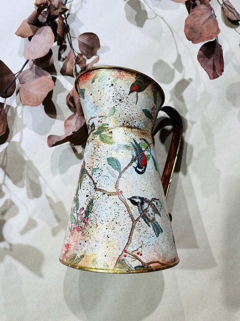 牛奶壺 復古百鳥鐵桶 噴墨 花瓶 仿舊 紙藝拼貼 蝶古巴特 - 花瓶/花器 - 其他金屬 咖啡色