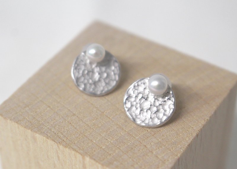 Akoya Pearl Round Petit Pierce Silver Color - Earrings & Clip-ons - Gemstone Gray