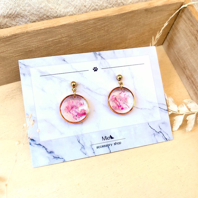 วัสดุอื่นๆ ต่างหู สึชมพู - 【Flower full moon】Pink cherry color dry flower series earrings (can be changed to Clip-On)