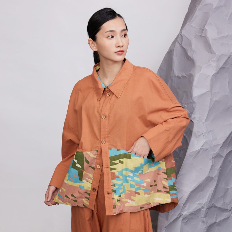 莫比斯圓弧肩線口袋襯衫_暮日粼光 - 女上衣/長袖上衣 - 棉．麻 多色