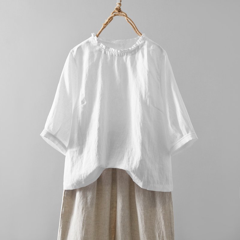 Eye-catching and cute Linen blouse for adults. Ruffled collar. Can be worn front or back. 2-way blouse. White. 230609-1 - เสื้อเชิ้ตผู้หญิง - ผ้าฝ้าย/ผ้าลินิน ขาว