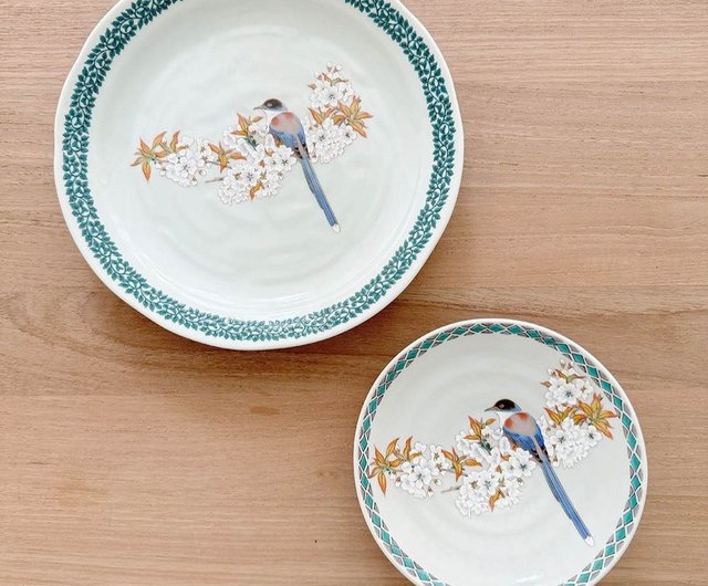 パステルカラーの花と鳥の丸皿 - ショップ Tokyo Shokki 皿・プレート