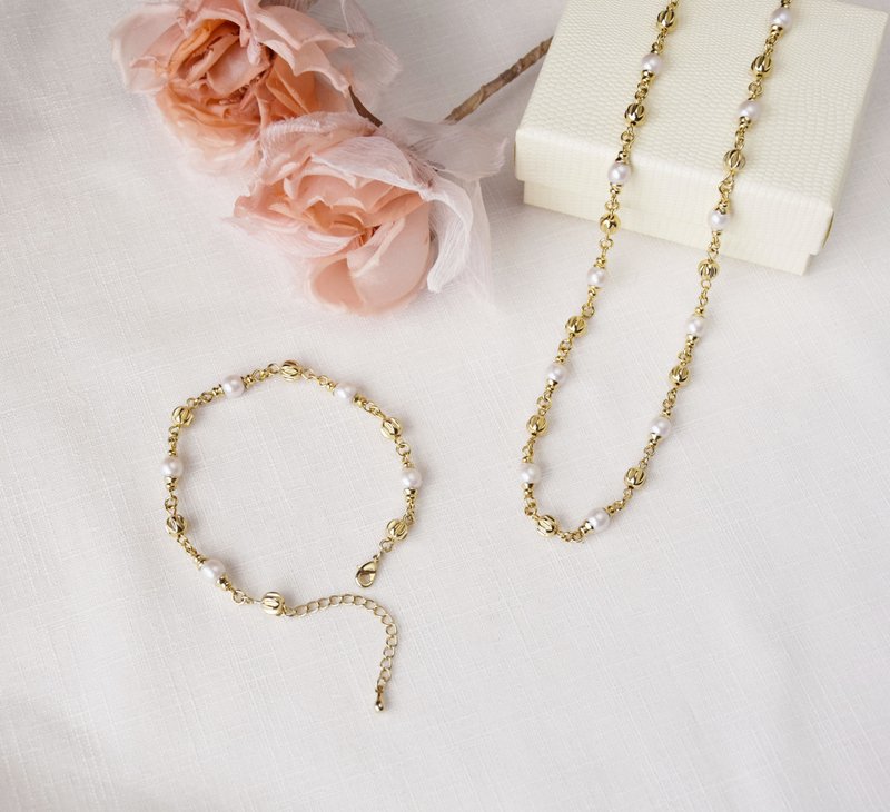 【一套穿搭】刻紋銅珠珍珠項鍊手鍊套組 - 手鍊/手鐲 - 珍珠 白色