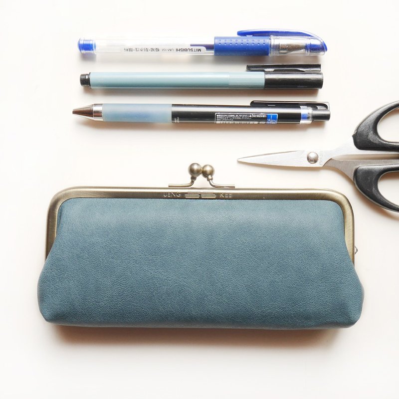 Feel い temperature:: blue glasses mouth gold bag / pencil case / cosmetic bag [made in Taiwan] - Clutch Bags - Other Metals Blue