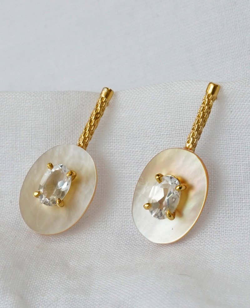 SV Mother of Pearl pierced  Quartz - 耳環/耳夾/耳骨夾 - 其他金屬 透明