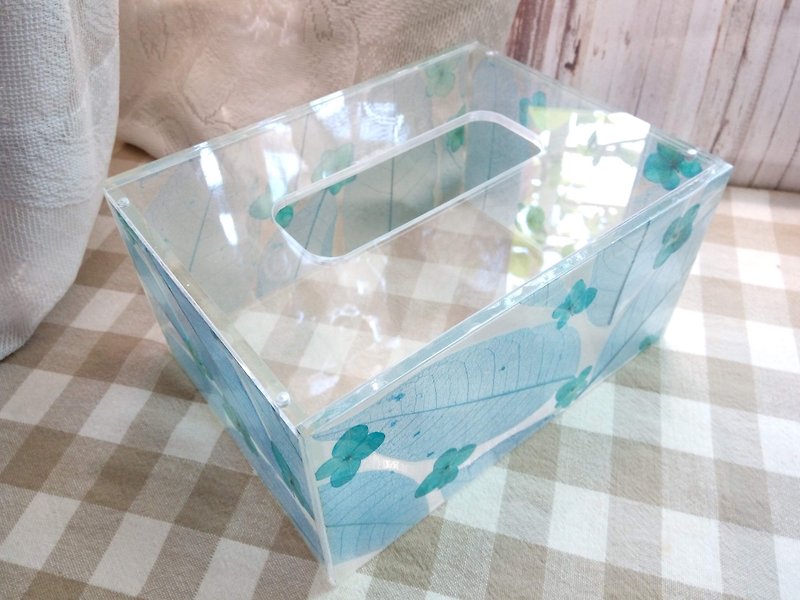 Plastic Acrylic tissue box cover, tissue box  with pressed flowers,small size - กล่องทิชชู่ - อะคริลิค สีน้ำเงิน