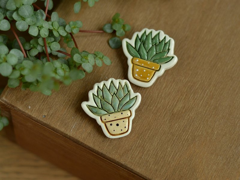 Pottery plant pin brooch - 徽章/別針 - 陶 綠色