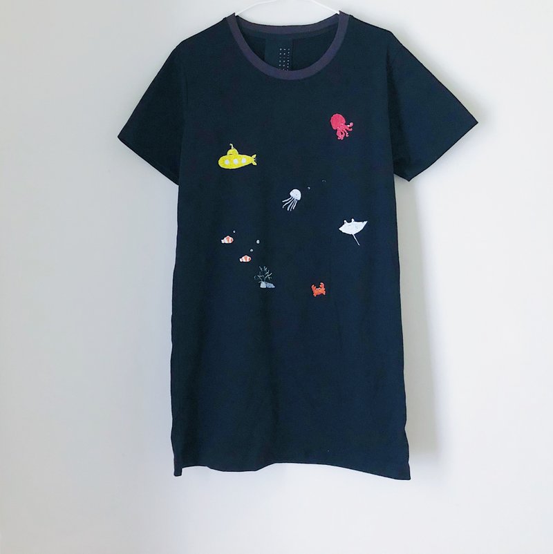 Yellow Submarine~Under the Sea / CROP Top and T-shirt Dress // Black【雙 11 限定】 - Women's T-Shirts - Cotton & Hemp Black