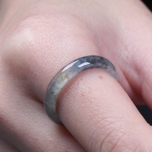 瓔珞珠寶盒 E.L.Jewelry Box 冰種飄烏雞翡翠戒指戒圈 | 國際13圍 | 天然緬甸玉翡翠A貨 | 送禮
