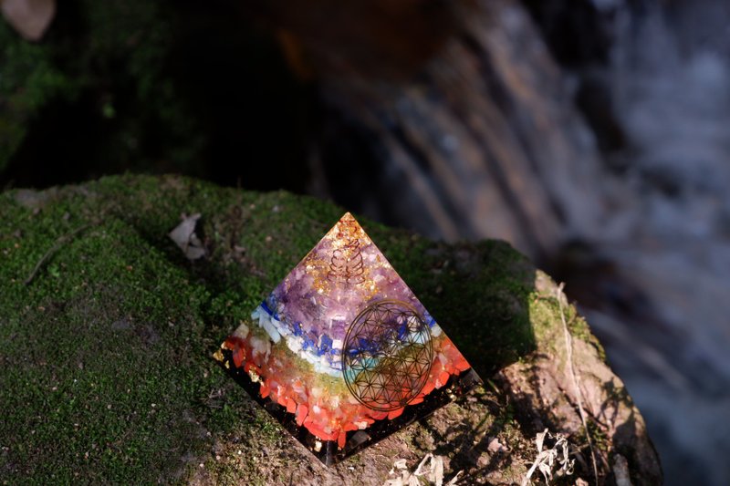 [Customized Gift] Cosmic Energy-Flower of Life Large Orgonite Pyramid Orgonite Crystal Orgonite - Items for Display - Semi-Precious Stones Multicolor