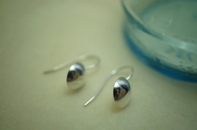 【janvierMade】Dorami Sterling Silver Earrings / Minimalist Dorami Earrings / 925 Sterling Silver Handmade - Earrings & Clip-ons - Other Metals 