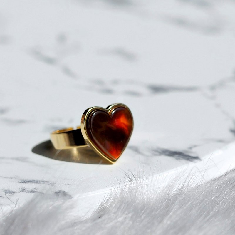 heart ring Tortoiseshell pattern - แหวนทั่วไป - โลหะ สีนำ้ตาล