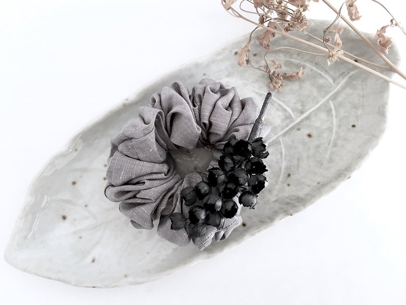 Suzuran Chouchu (gray × flower black) - เครื่องประดับผม - ผ้าฝ้าย/ผ้าลินิน สีเทา