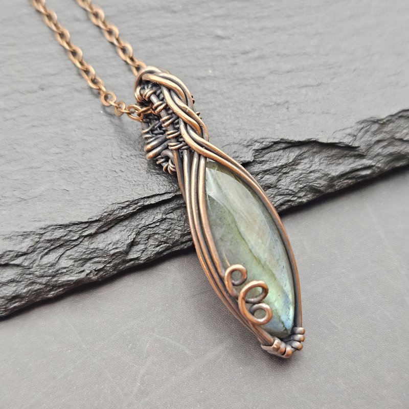 Labradorite Wire Wrapped Pendant , Copper , Oxidized - สร้อยคอ - ทองแดงทองเหลือง สีเขียว