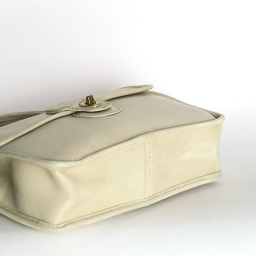 Coach White Antique Tote Bag - Shop EWF Vintage Messenger Bags & Sling Bags  - Pinkoi