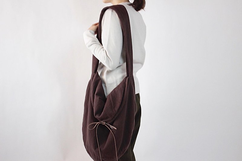 Circle shoulder bag / BR - กระเป๋าแมสเซนเจอร์ - วัสดุอื่นๆ สีนำ้ตาล