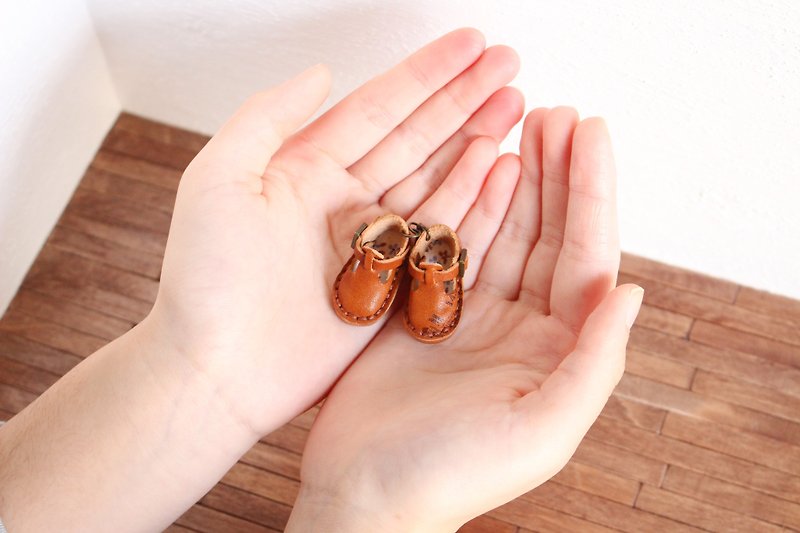 Genuine Leather Miniature Shoes Necklace and Charm Brown - พวงกุญแจ - หนังแท้ สีนำ้ตาล