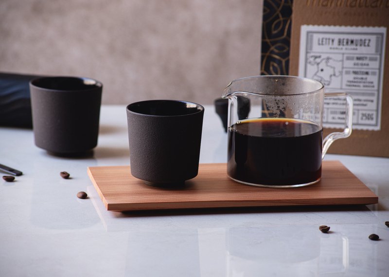 KUBO 黑砂陶杯 咖啡茶用 手工精製馬克杯 - 杯子 - 陶 黑色