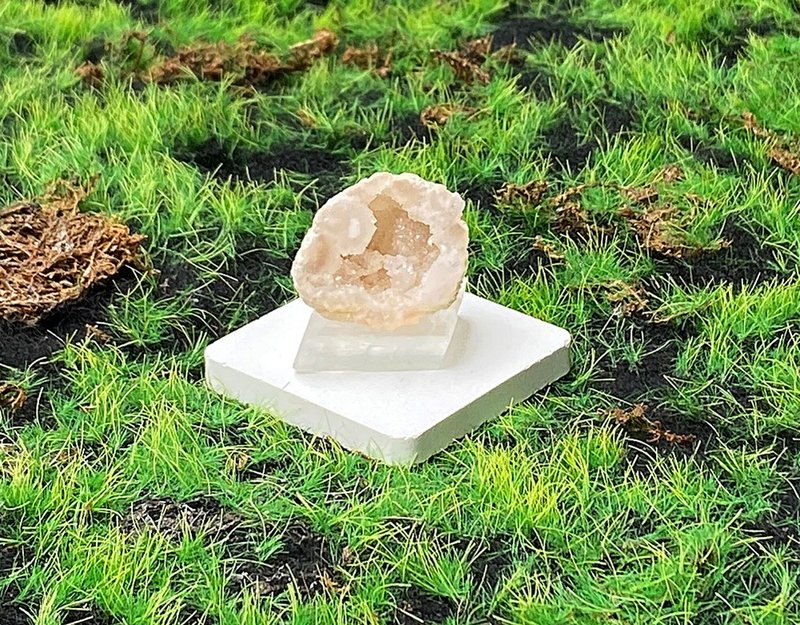 瑪瑙白晶洞 彩虹白方解石 | 招財開運 | 兩入套組 辦公室風水擺件 - 擺飾/家飾品 - 水晶 多色