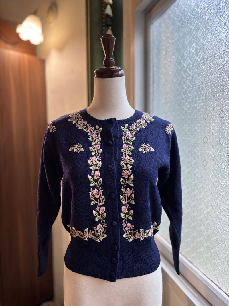 花卉刺繡深藍小版型古著毛衣 - 女毛衣/針織衫 - 羊毛 藍色