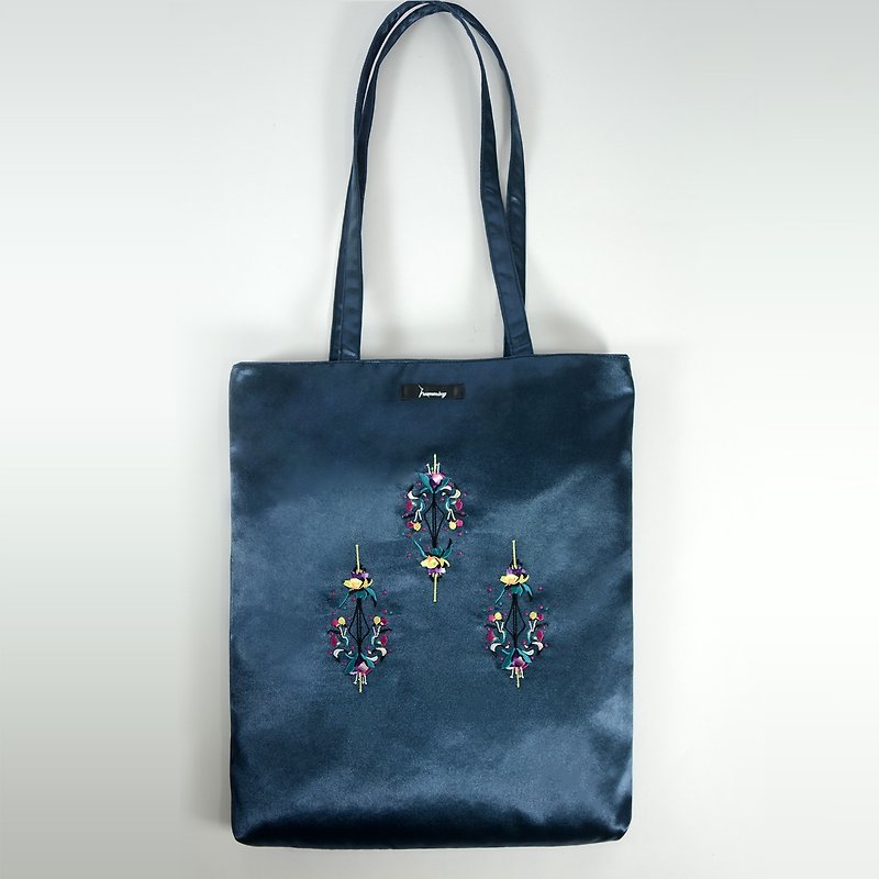 humming- chandelier flower embroidery Embroidery Bag Tote - Blue Gemstone| - กระเป๋าแมสเซนเจอร์ - งานปัก สีน้ำเงิน