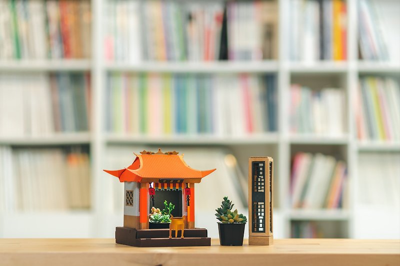 Paper Garden LED Mini Grow Light/ Wong Mu Niang Niang/ Mother Yaochis Amulet - Lighting - Paper Gold