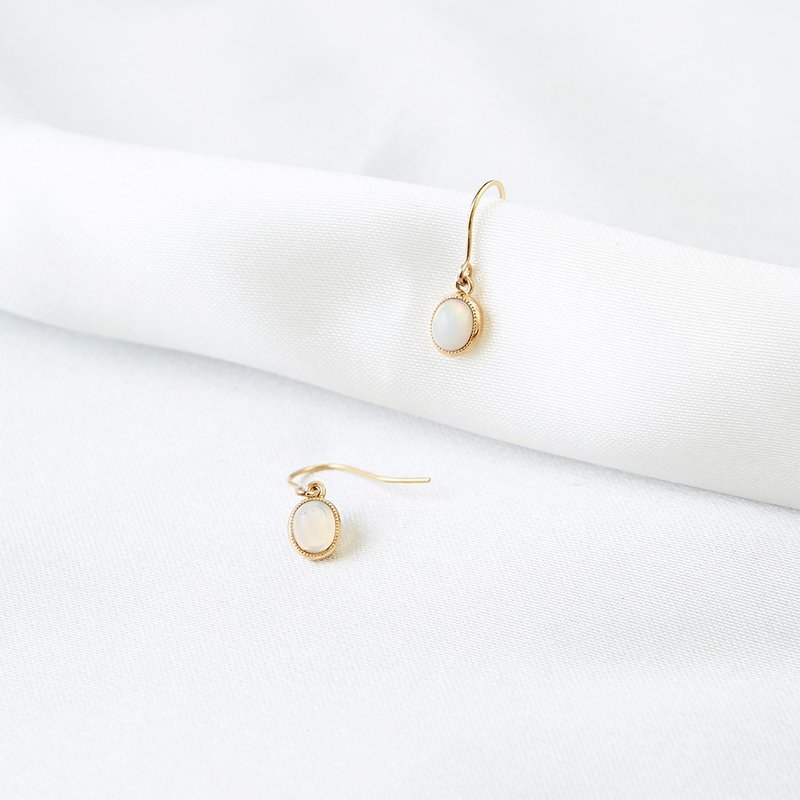 K10 太陽蛋白石垂吊耳環 - 耳環/耳夾 - 貴金屬 金色