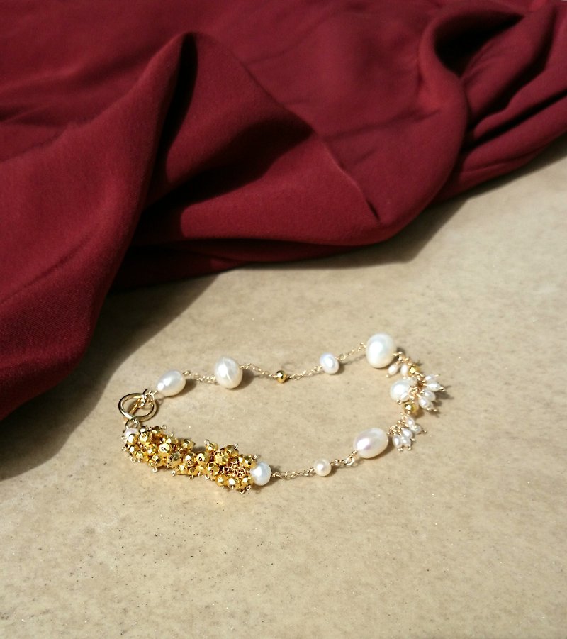 Featured in SOUEN magazine Dec: pearl × gold hematite lady station bracelet - Bracelets - Gemstone Gold