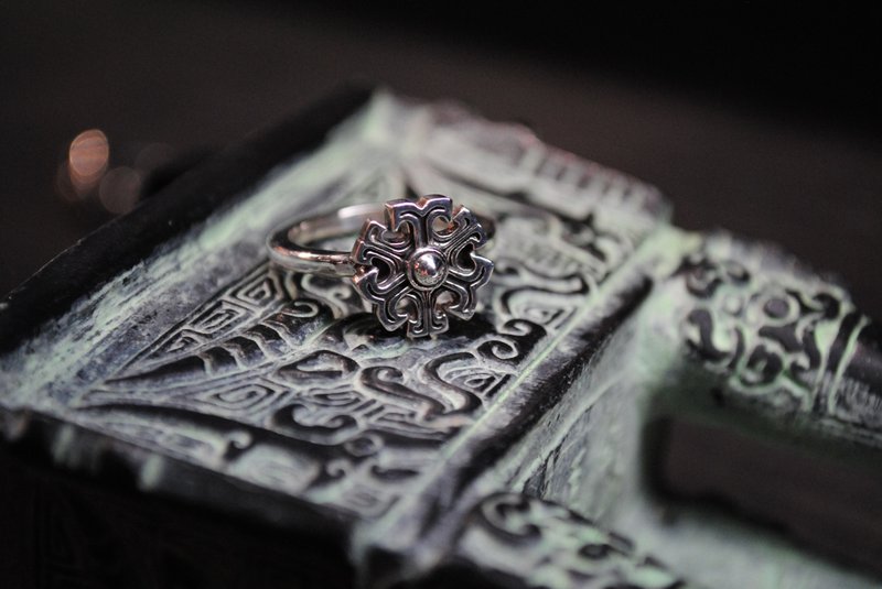 Bronze Souls/Handmade Silver Jewelry/Ring/Tripod Wheel Thin Ring - แหวนทั่วไป - เงิน สีเงิน