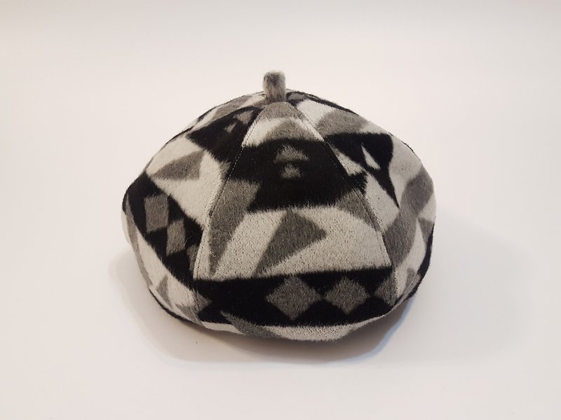 Wenqing Fashion Pumpkin Hat - Black and White Triangle Plaid #礼物#秋冬#厚毛料#画家帽#贝蕾帽 - Hats & Caps - Other Materials Multicolor