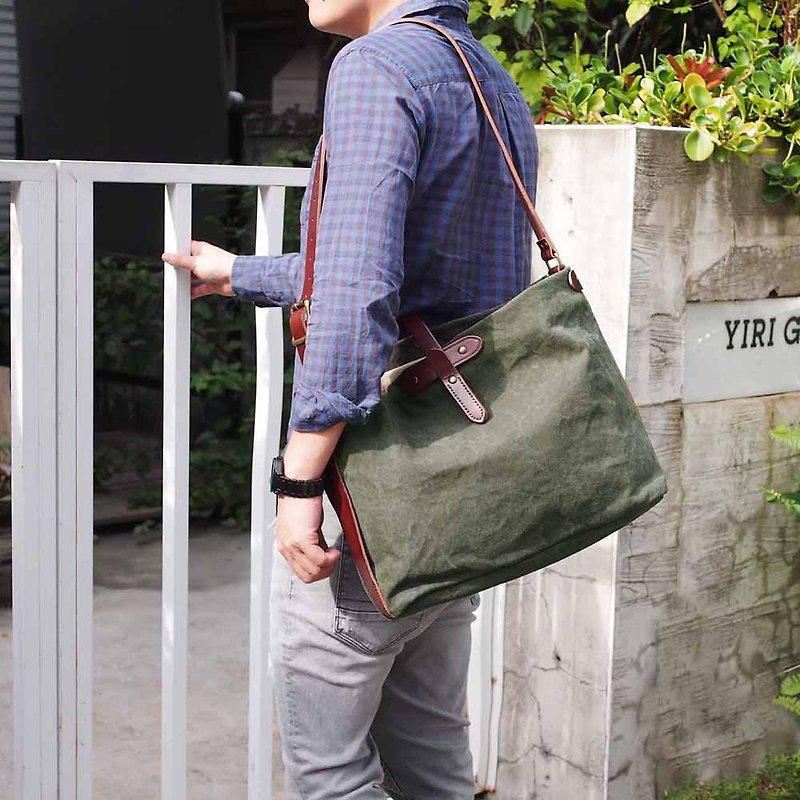Japanese paraffin-washed thick canvas accompanying side backpack Made in Japan by SUOLO - กระเป๋าคลัทช์ - วัสดุกันนำ้ 