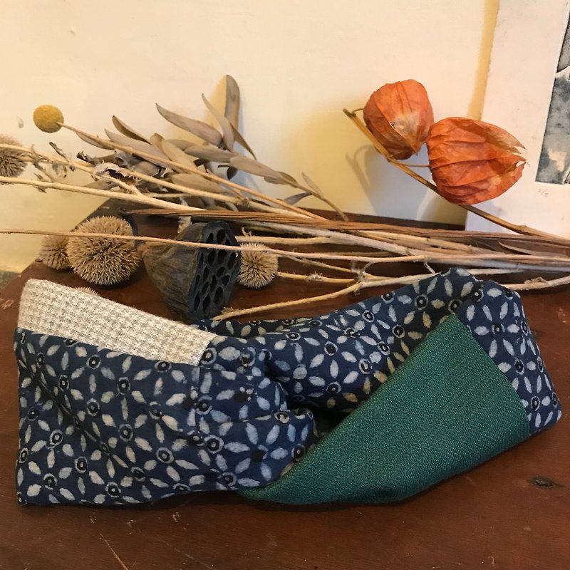 ∞ handmade stitching cross hair with indigo wood engraving printed with natural dye - Hair Accessories - Cotton & Hemp Blue