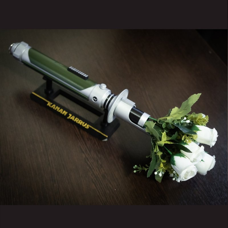 Star Wars Inspired Bridal Bouquet Holder Kanan Jarrus Lightsaber - ช่อดอกไม้แห้ง - พลาสติก สีเขียว