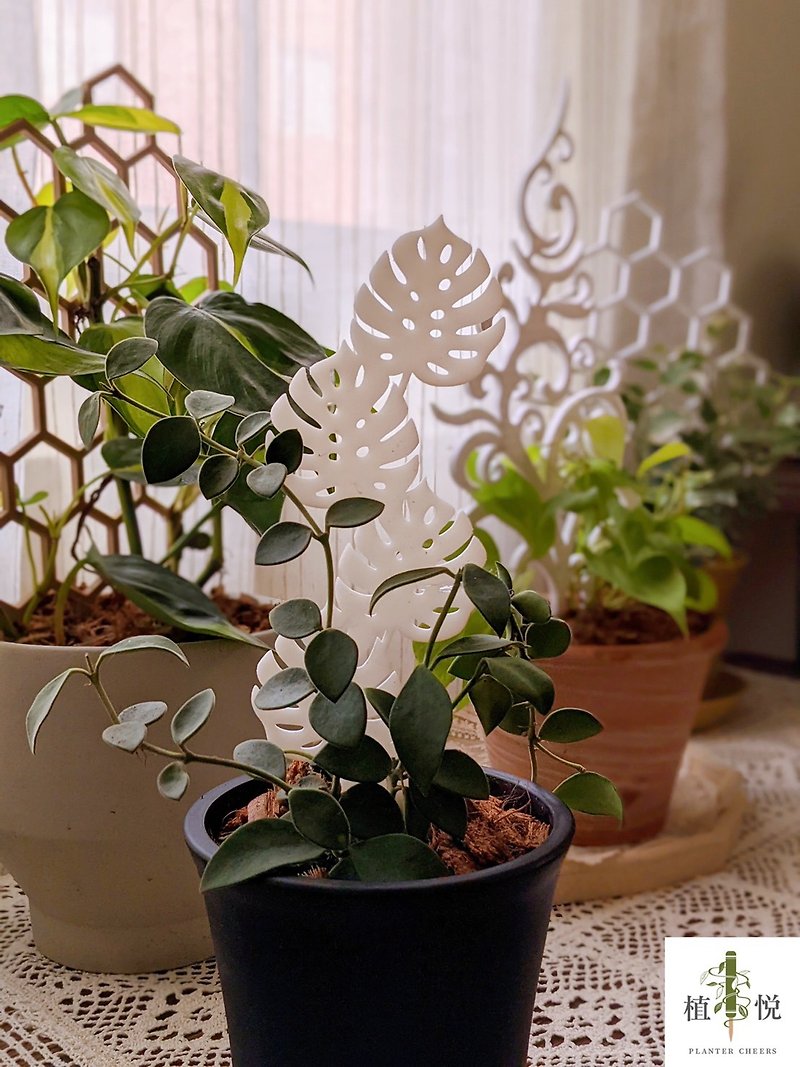 Plant Trellis - Pottery & Ceramics - Resin White
