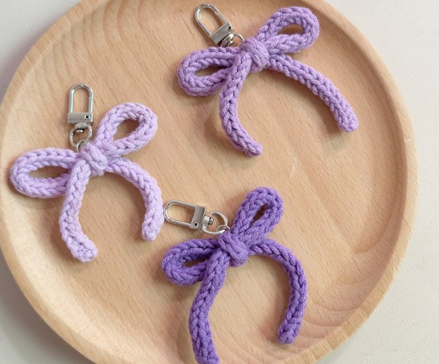 リボン　編み物　キーチェーン　チャーム　キーホルダー 編み込みリボンチャームキーホルダー - ショップ mulan-crochet