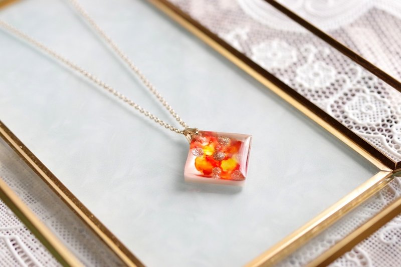 Resin Art Square Pendant - Beyond the Sunset - สร้อยคอ - เรซิน สีส้ม