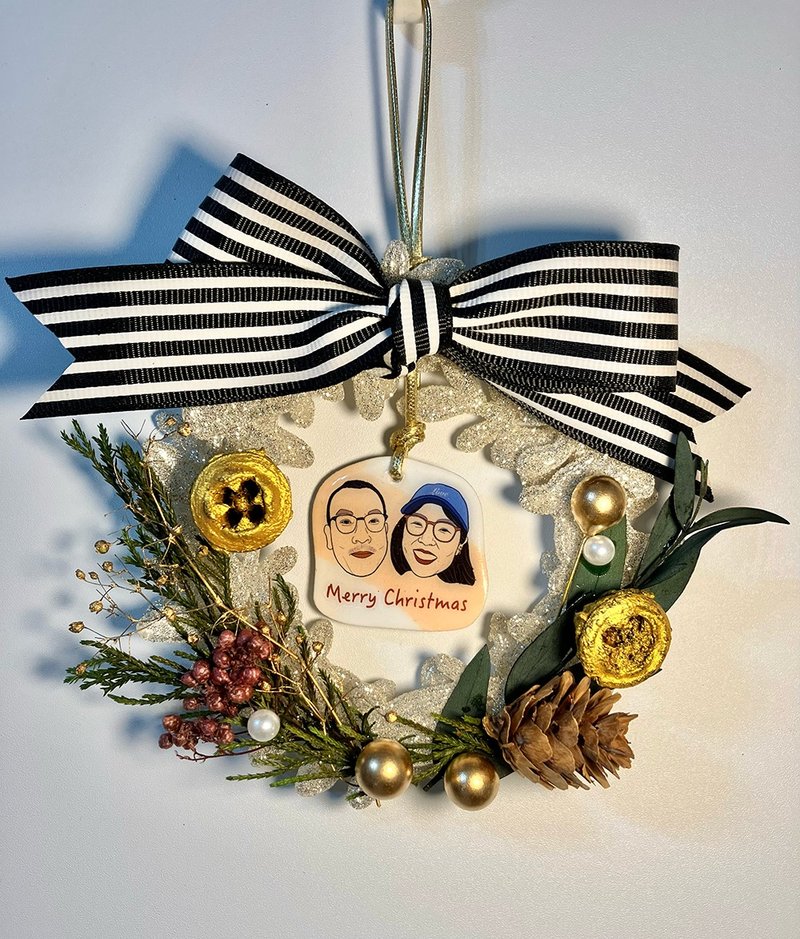 【客製化似顏繪聖誕小花圈】贈送胸章及卡片-聖誕節、彌月、結婚 - 似顏繪/客製畫 - 其他材質 多色