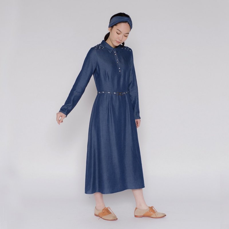 翩翩淑女牛仔碎花洋裝  Dress with indigo printed D120 - 洋裝/連身裙 - 其他人造纖維 藍色