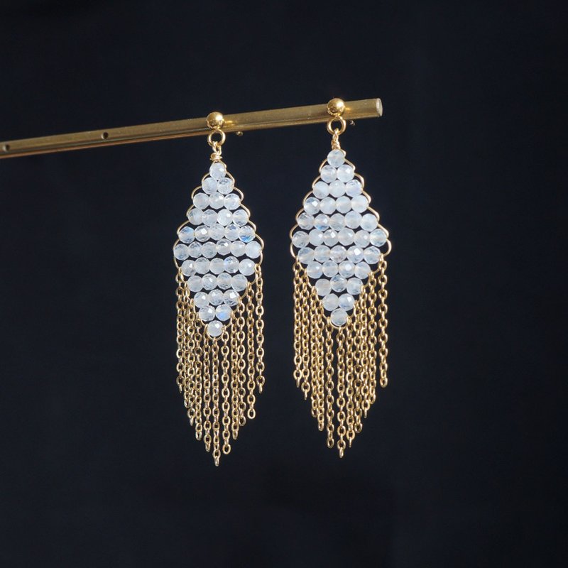 14KGF ムーンストーン 菱形フリンジピアス ハンドメイド ゴールドフィルド 天然石ピアス アレルギー対応 スタッドピアス - ピアス・イヤリング - 半貴石 ゴールド