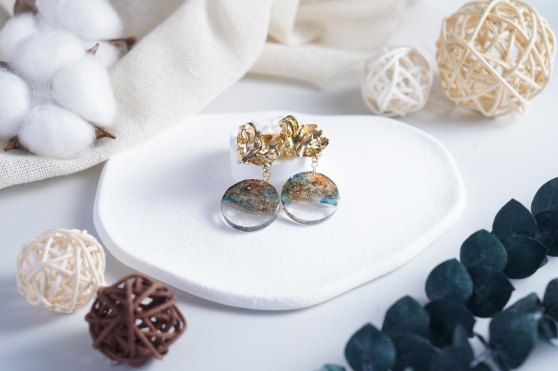 Autumn scenery resin earrings - Earrings & Clip-ons - Resin Transparent