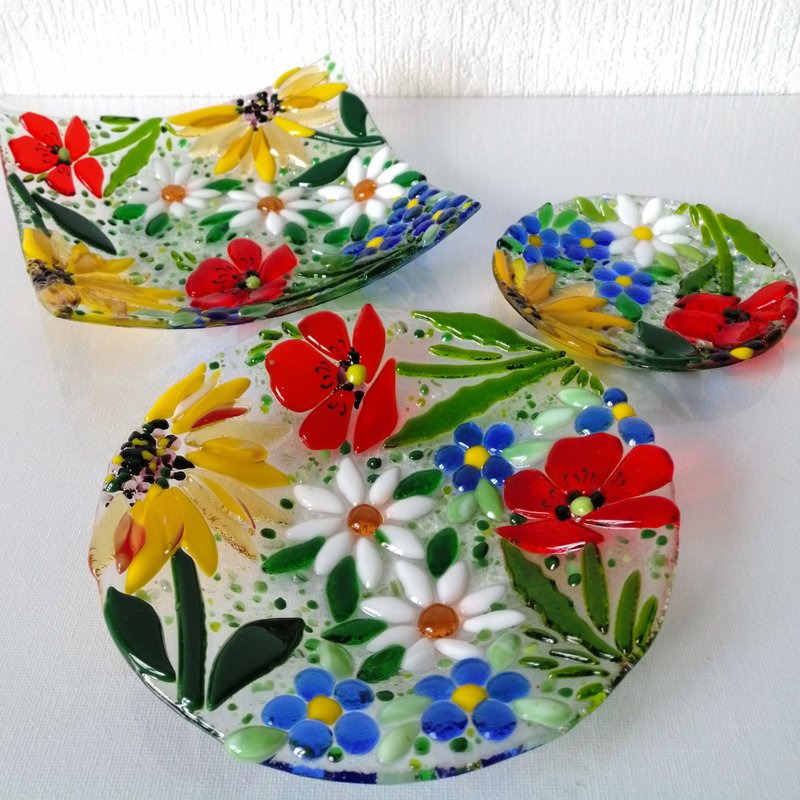 Set of 3 decorative fused glass plates with flowers - Summer theme dessert plate - 盤子/餐盤/盤架 - 玻璃 多色