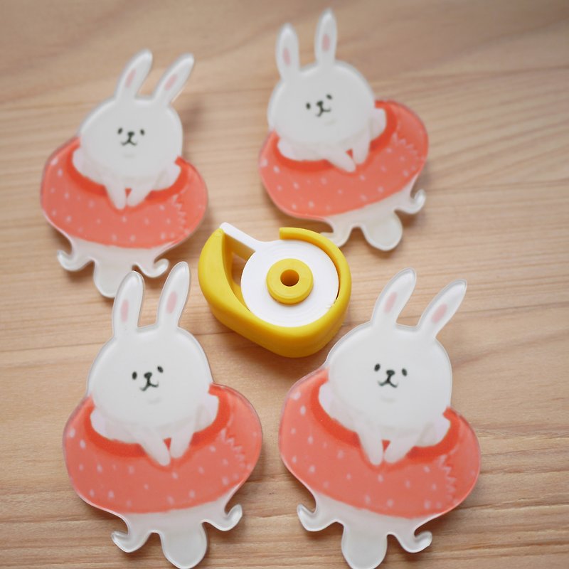 Acrylic pin / paper plastic rabbit - Badges & Pins - Acrylic Pink