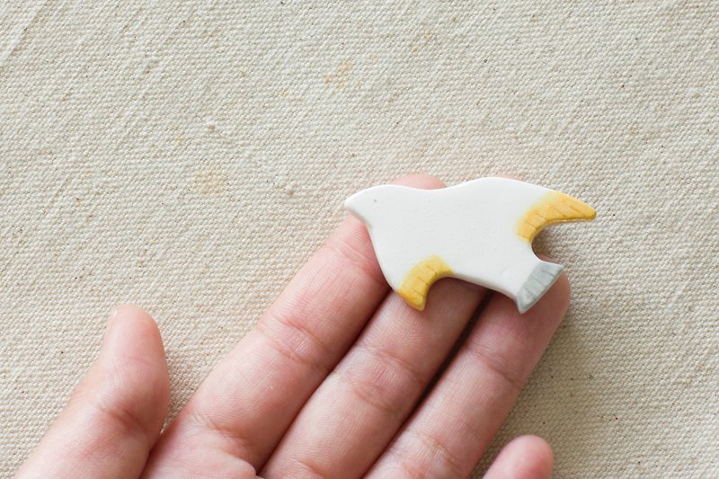 Handmade Clay white Flying Bird badge Pin - เข็มกลัด - ดินเหนียว ขาว