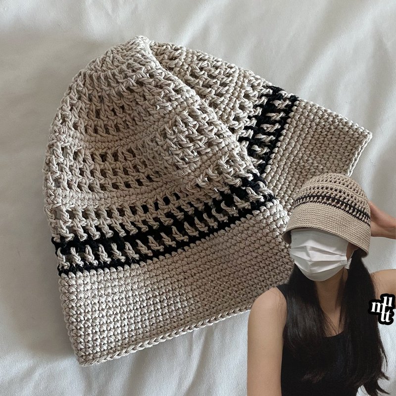 Summer cool hat Summer basic striped bucket hat beige - 帽子 - 棉．麻 金色